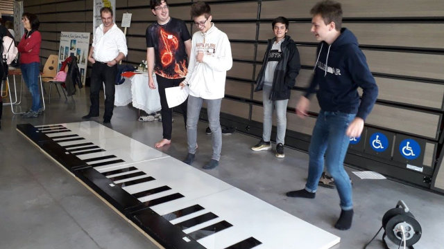 Project: Cheap Expandable Floor Piano