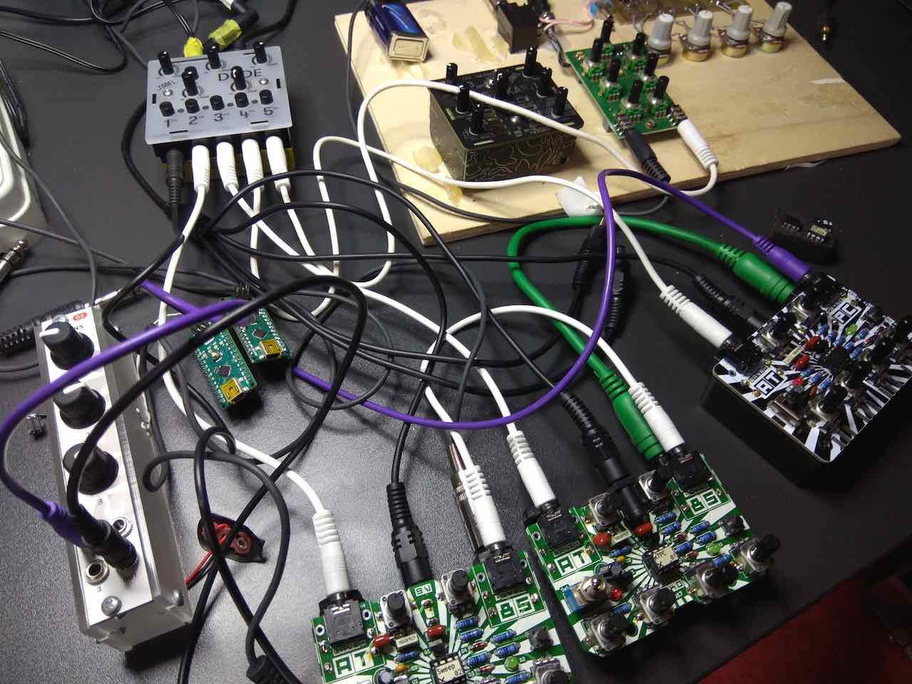 a liveact with self-soldered sound tools